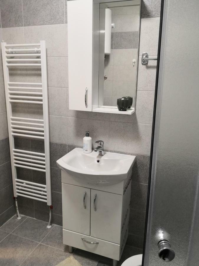 Apartman Gaga Lukavica Buitenkant foto