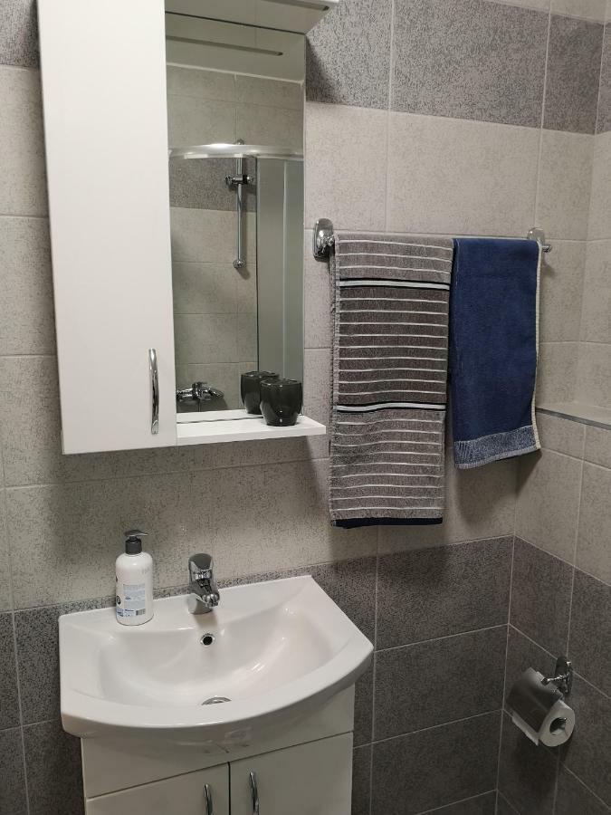 Apartman Gaga Lukavica Buitenkant foto