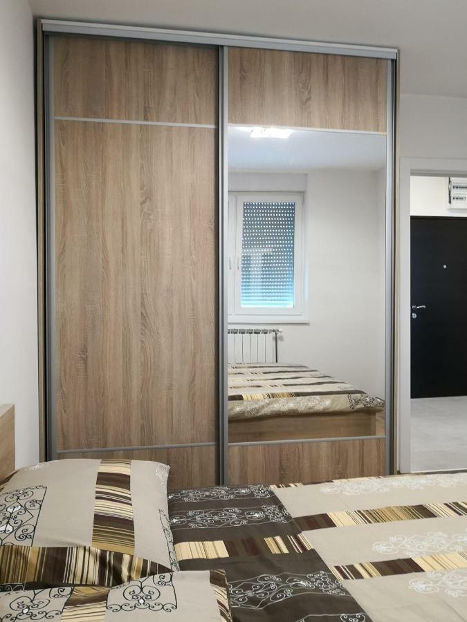 Apartman Gaga Lukavica Buitenkant foto