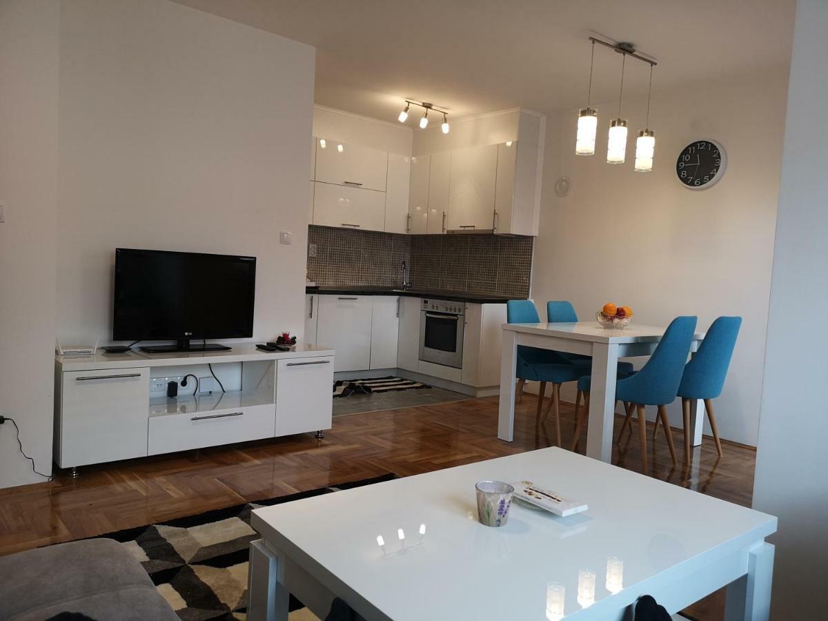 Apartman Gaga Lukavica Buitenkant foto