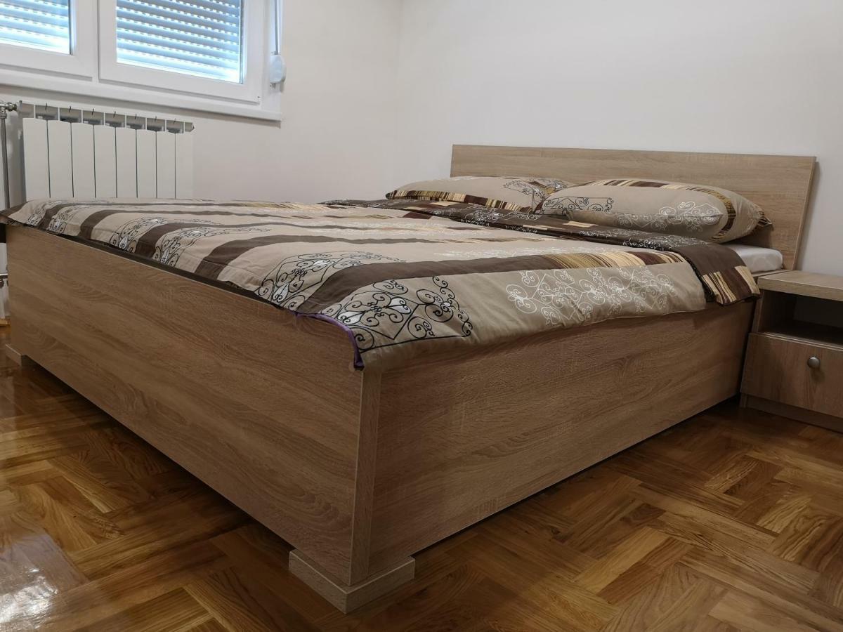 Apartman Gaga Lukavica Buitenkant foto
