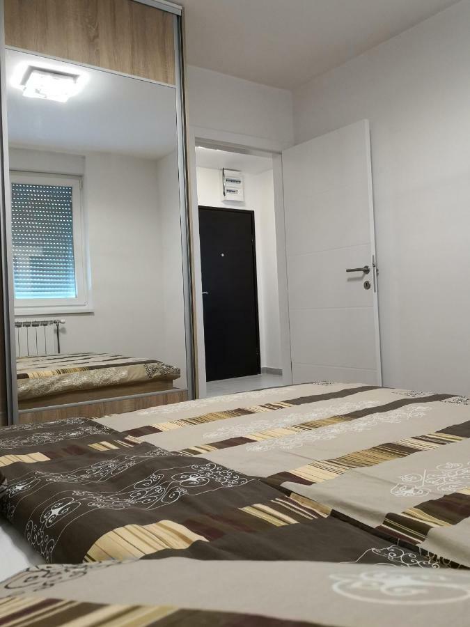 Apartman Gaga Lukavica Buitenkant foto