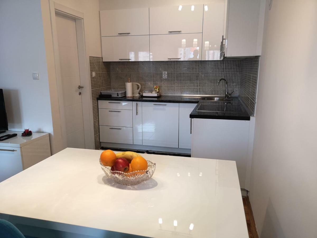 Apartman Gaga Lukavica Buitenkant foto