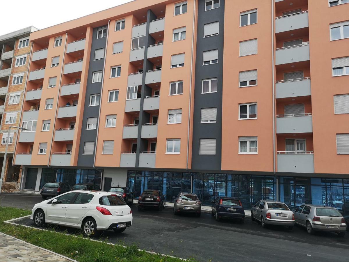 Apartman Gaga Lukavica Buitenkant foto