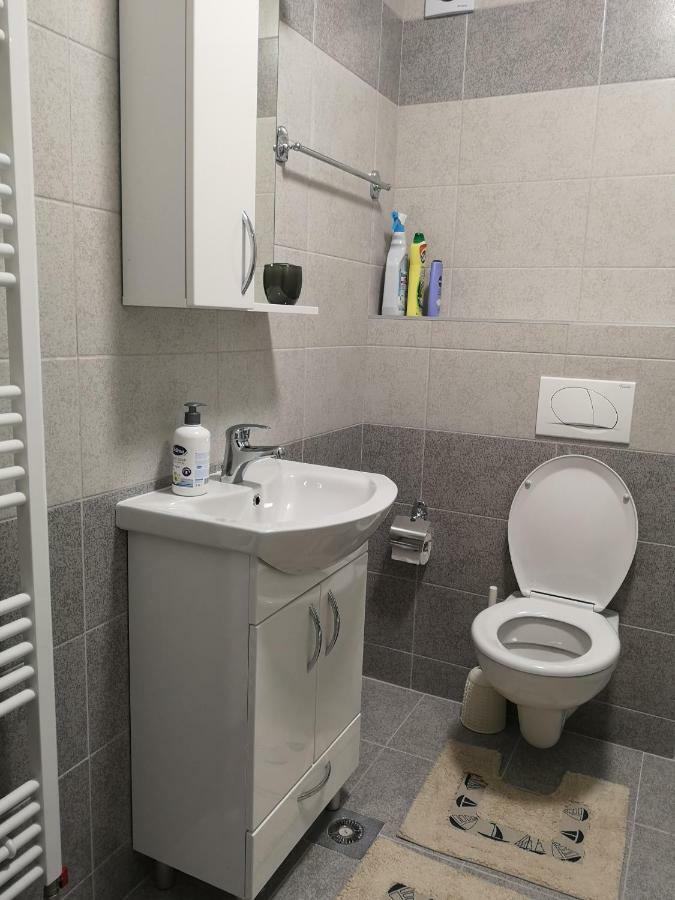 Apartman Gaga Lukavica Buitenkant foto