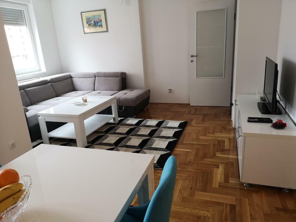 Apartman Gaga Lukavica Buitenkant foto