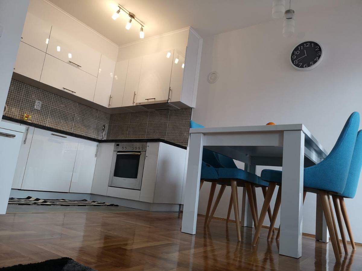 Apartman Gaga Lukavica Buitenkant foto