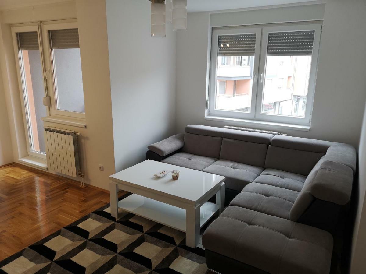 Apartman Gaga Lukavica Buitenkant foto